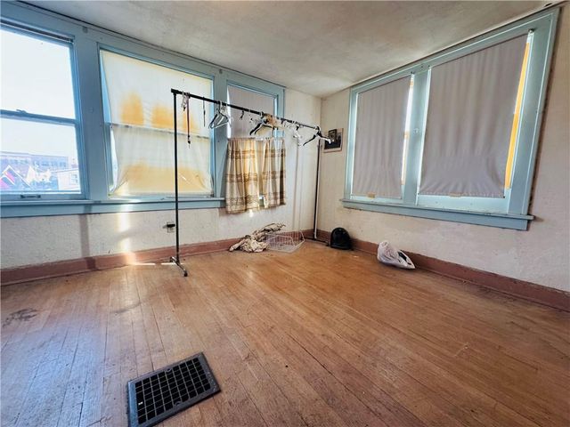 517 S lawn Avenue, Kansas City, MO 64124