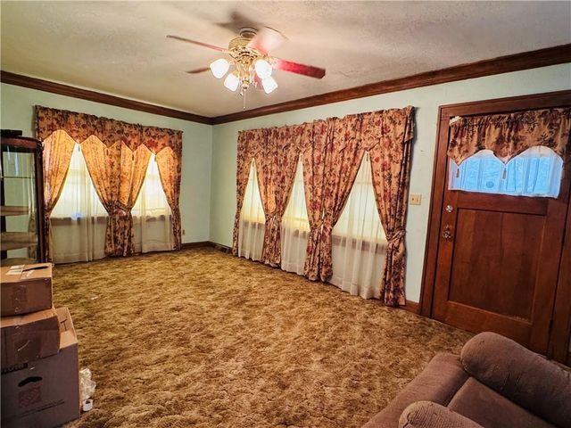 517 S lawn Avenue, Kansas City, MO 64124