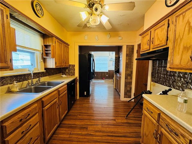 517 S lawn Avenue, Kansas City, MO 64124