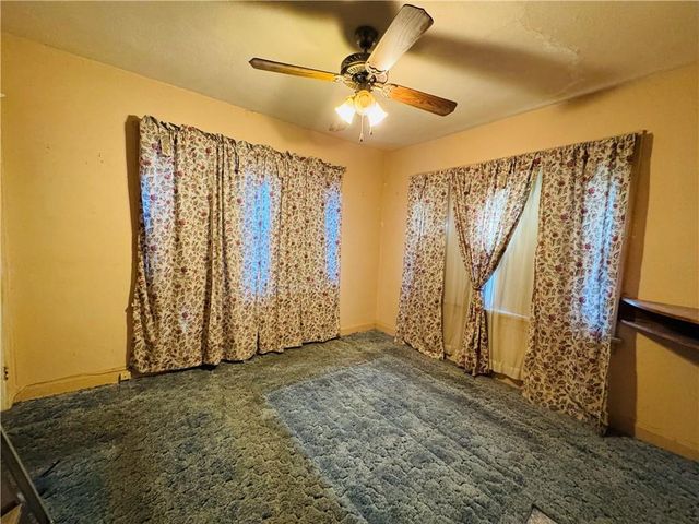 517 S lawn Avenue, Kansas City, MO 64124