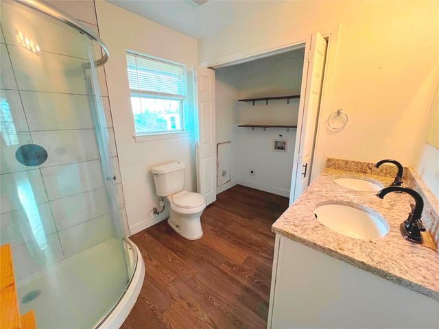 1000 S Andrea Drive, Mabank, TX 75147