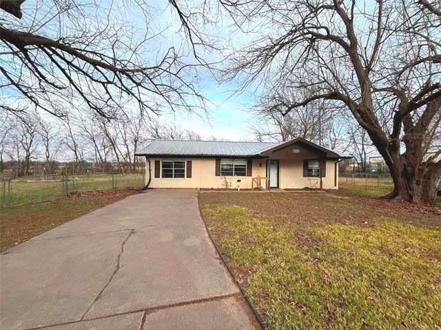 1000 S Andrea Drive, Mabank, TX 75147