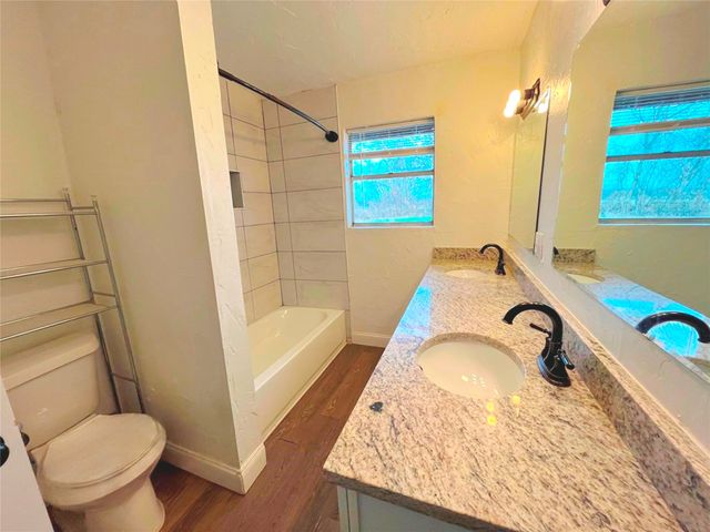 1000 S Andrea Drive, Mabank, TX 75147