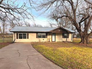 1000 S Andrea Drive, Mabank, TX 75147
