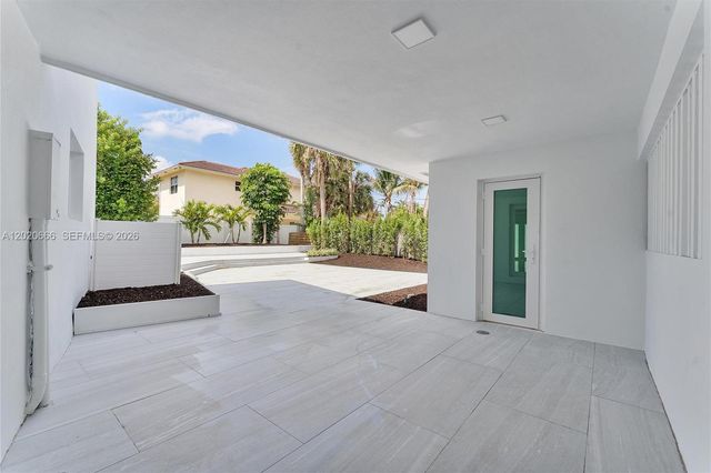 1903 Bay Dr, Pompano Beach, FL 33062