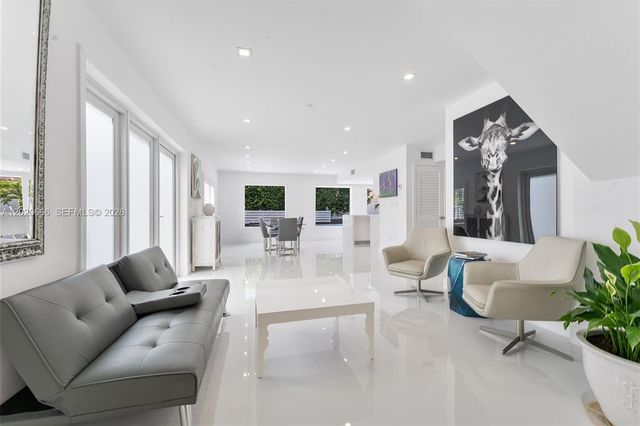 1903 Bay Dr, Pompano Beach, FL 33062