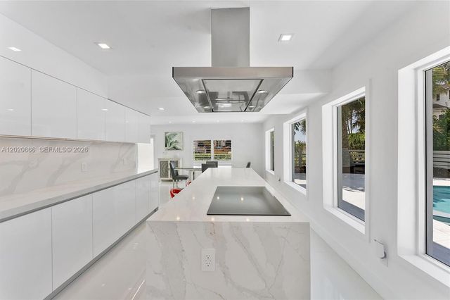1903 Bay Dr, Pompano Beach, FL 33062