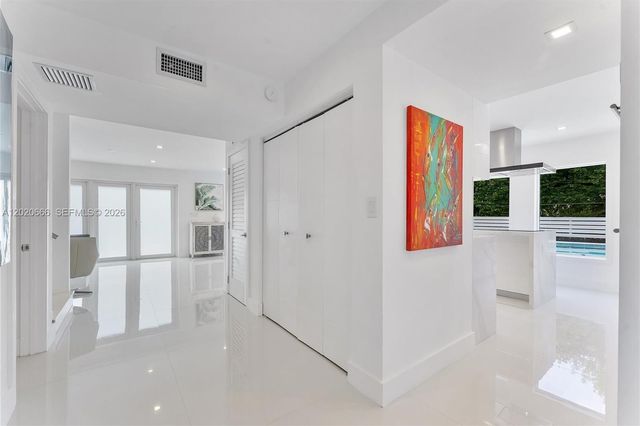 1903 Bay Dr, Pompano Beach, FL 33062