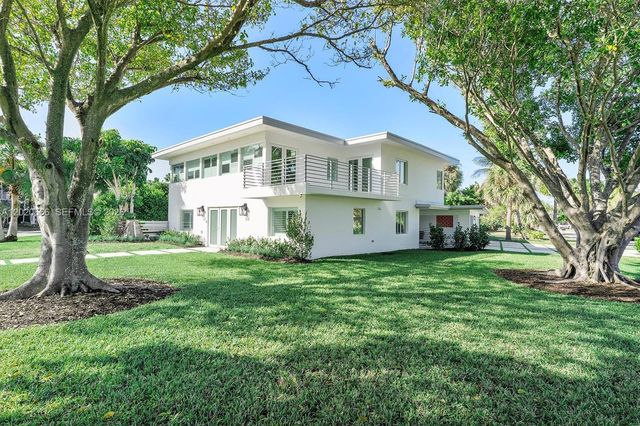 1903 Bay Dr, Pompano Beach, FL 33062