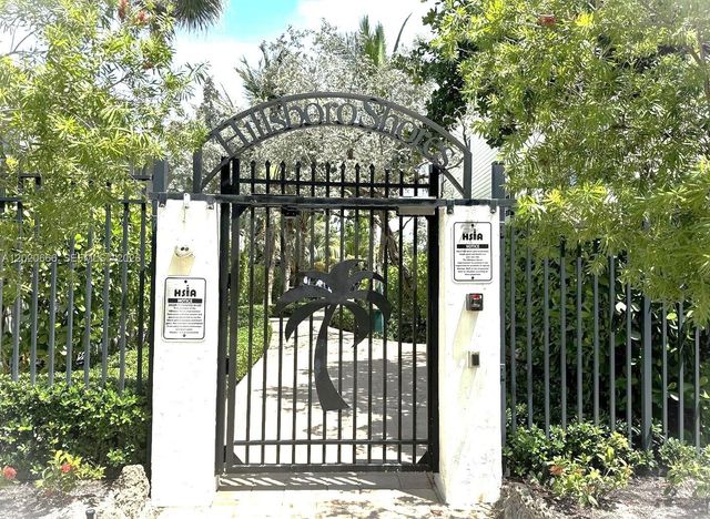 1903 Bay Dr, Pompano Beach, FL 33062