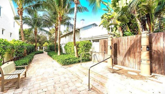 1903 Bay Dr, Pompano Beach, FL 33062