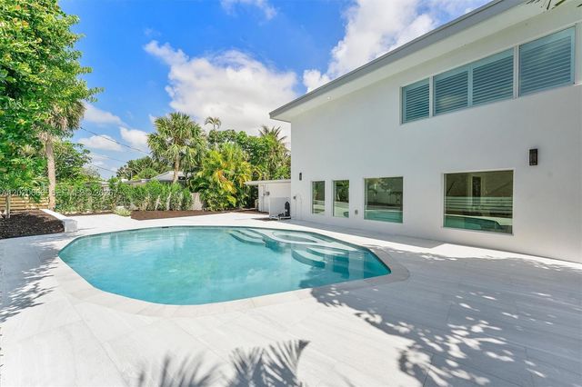 1903 Bay Dr, Pompano Beach, FL 33062