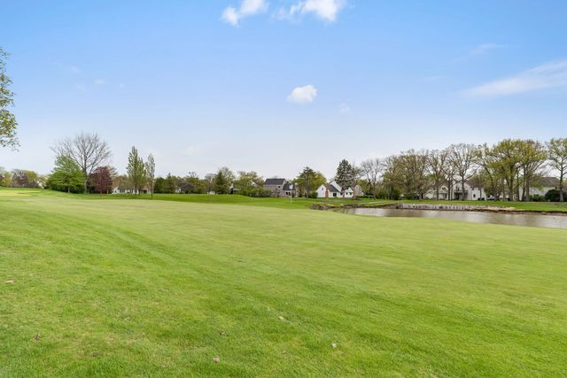 145 Willow Parkway, Buffalo Grove, IL 60089