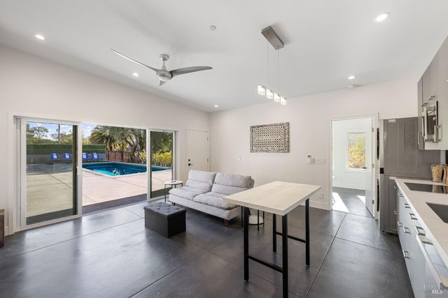 4920 Warm Springs Rd, Glen Ellen, CA 95442