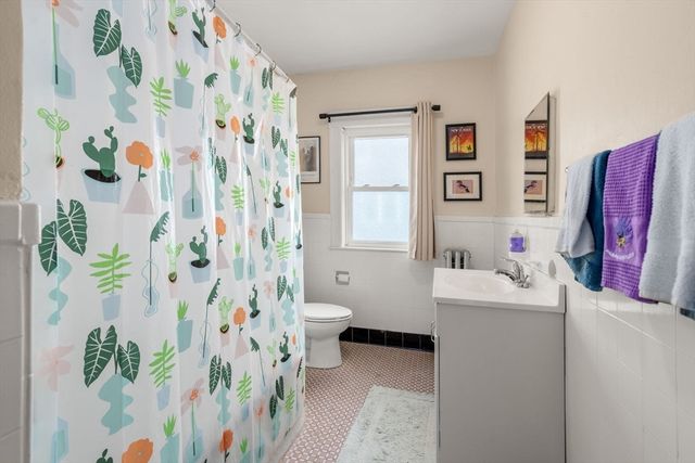 34 R Clyde, Somerville, MA 02145