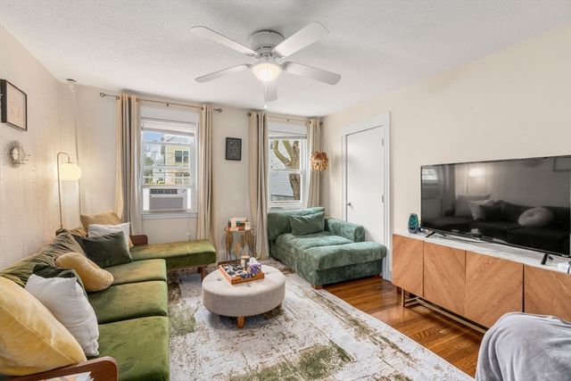 34 R Clyde, Somerville, MA 02145