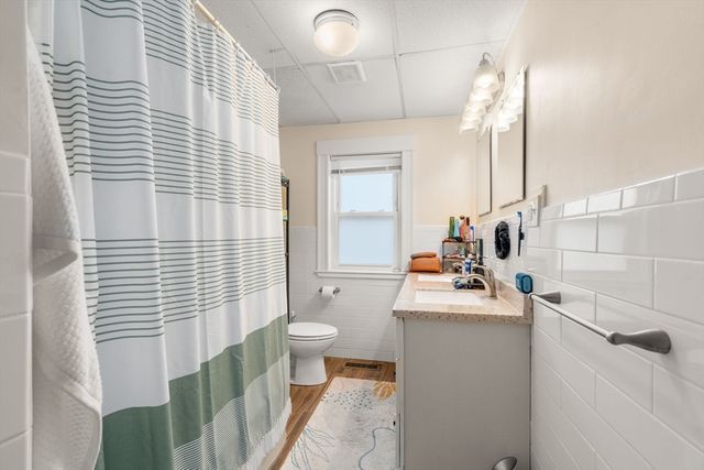 34 R Clyde, Somerville, MA 02145