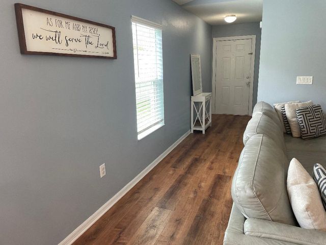 5565 NW Pine Trail Circle, Port St. Lucie, FL 34983