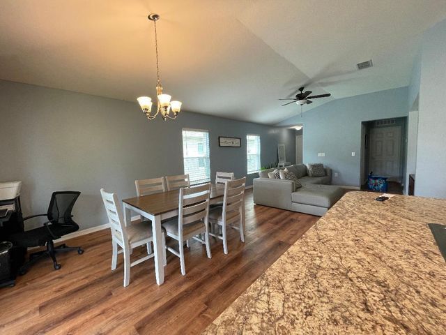 5565 NW Pine Trail Circle, Port St. Lucie, FL 34983