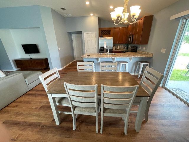 5565 NW Pine Trail Circle, Port St. Lucie, FL 34983