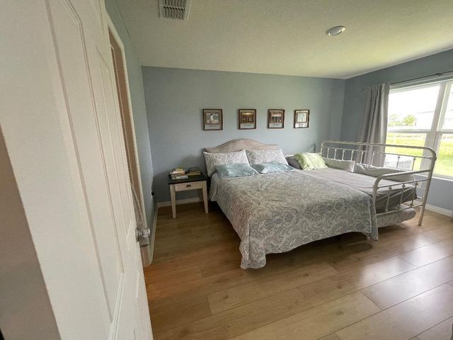 5565 NW Pine Trail Circle, Port St. Lucie, FL 34983