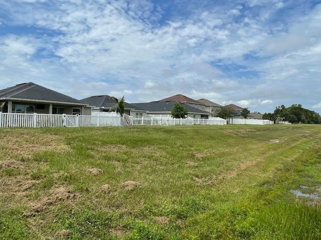 5565 NW Pine Trail Circle, Port St. Lucie, FL 34983