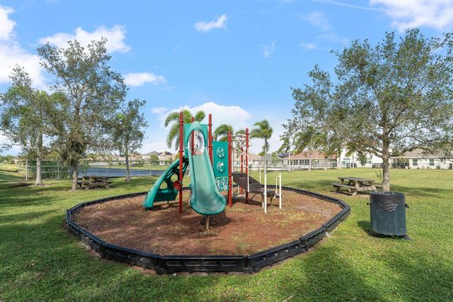 5565 NW Pine Trail Circle, Port St. Lucie, FL 34983