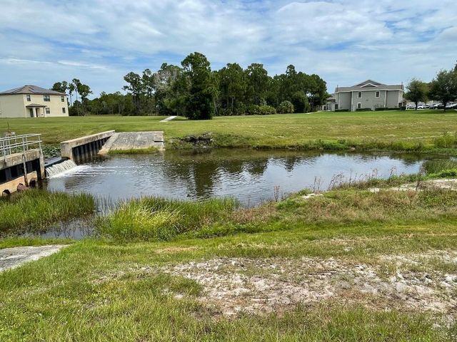 5565 NW Pine Trail Circle, Port St. Lucie, FL 34983