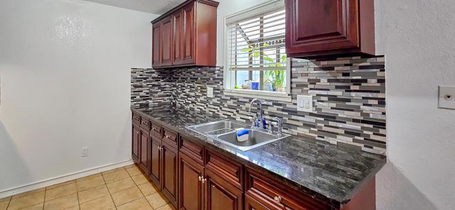 1904 Tours Dr, Stockton, CA 95210