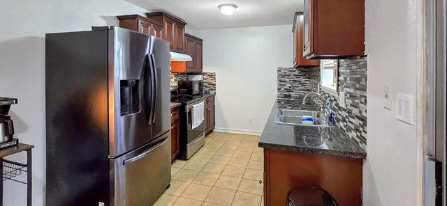 1904 Tours Dr, Stockton, CA 95210