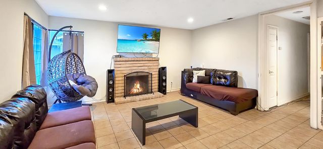 1904 Tours Dr, Stockton, CA 95210