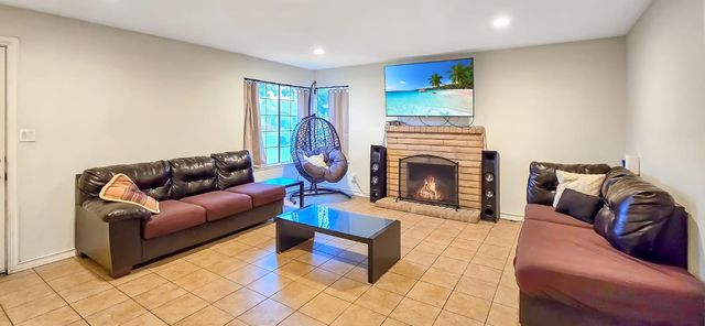 1904 Tours Dr, Stockton, CA 95210