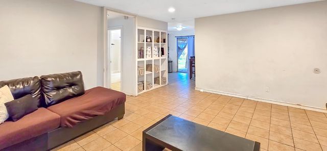 1904 Tours Dr, Stockton, CA 95210