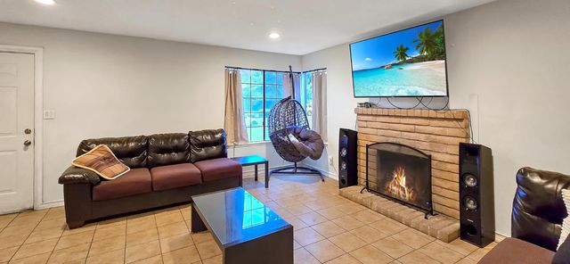 1904 Tours Dr, Stockton, CA 95210