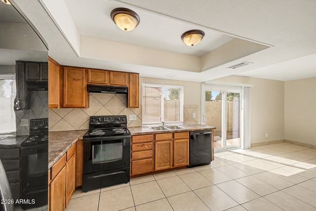 2415 W GREENWAY Road 3, Phoenix, AZ 85023