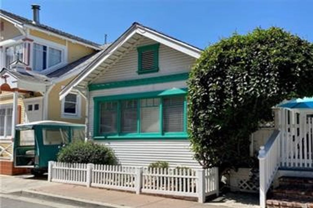 Image 1 of property listing at 335 Clemente, Avalon, CA 90704