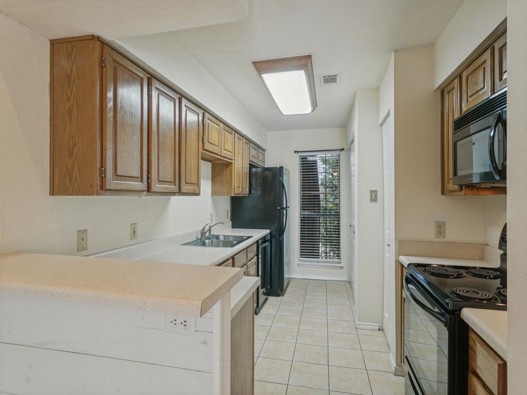 358 W Harwood Road G, Hurst, TX 76054 — photo 4