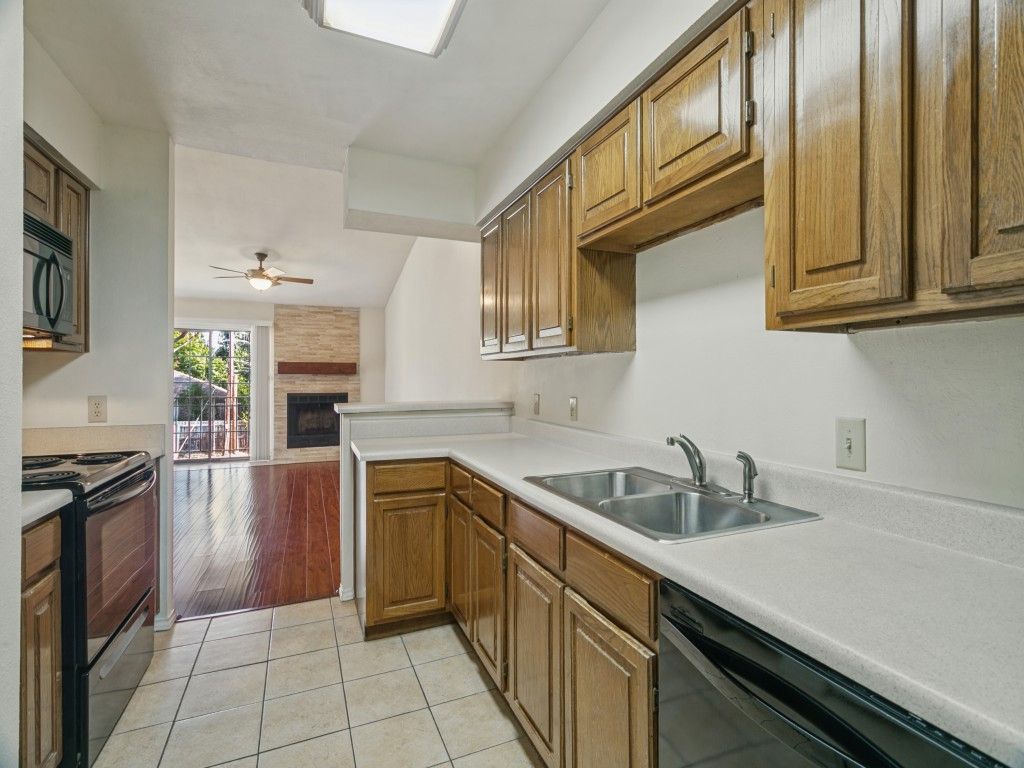 358 W Harwood Road G, Hurst, TX 76054 — photo 5