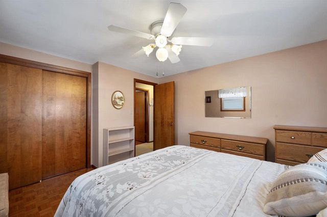 1281 VALLEY VIEW ROAD, Green Bay, WI 54304