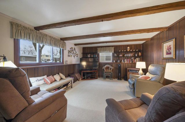 1281 VALLEY VIEW ROAD, Green Bay, WI 54304