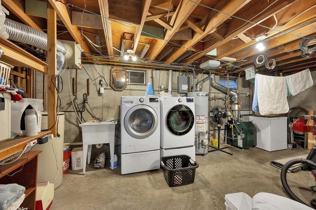 1281 VALLEY VIEW ROAD, Green Bay, WI 54304