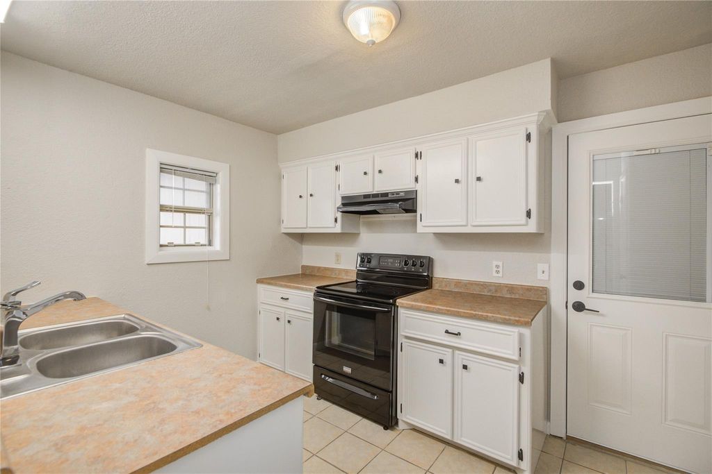 1602 N Avenue N, Freeport, TX 77541