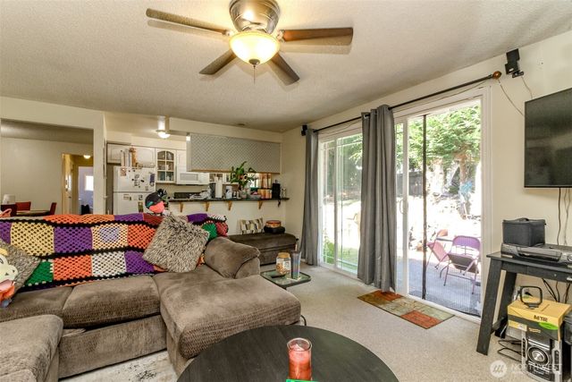 3214 45th Avenue NE, Tacoma, WA 98422