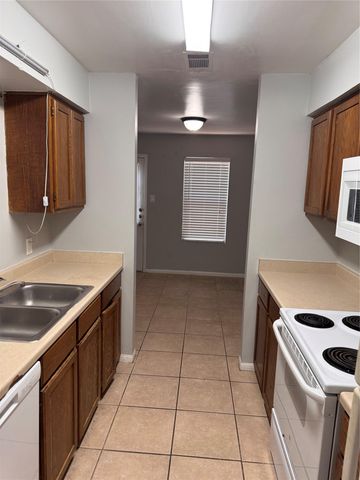 8807 Schick RD D, Austin, TX 78729