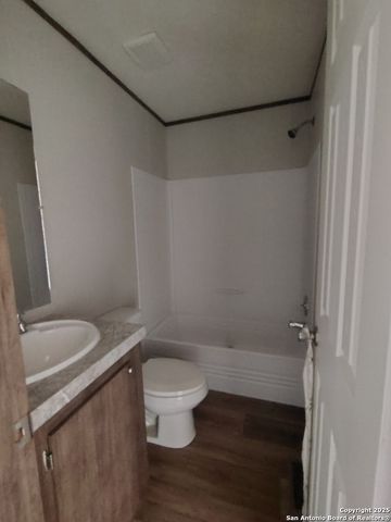 152 CR 2664, Moore, TX 78016