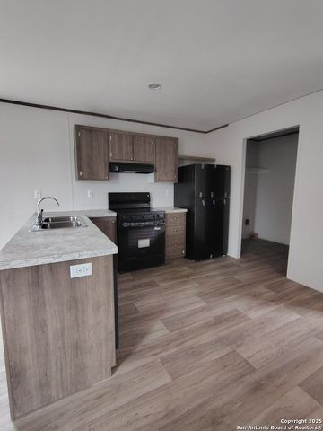 152 CR 2664, Moore, TX 78016