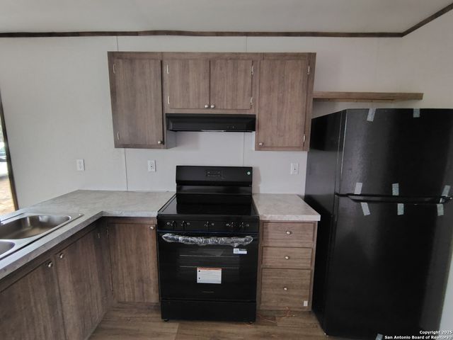 152 CR 2664, Moore, TX 78016