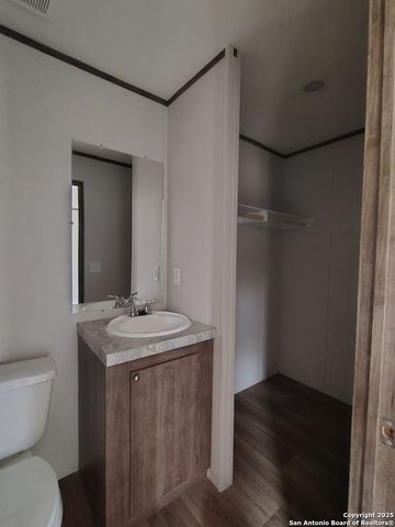 152 CR 2664, Moore, TX 78016