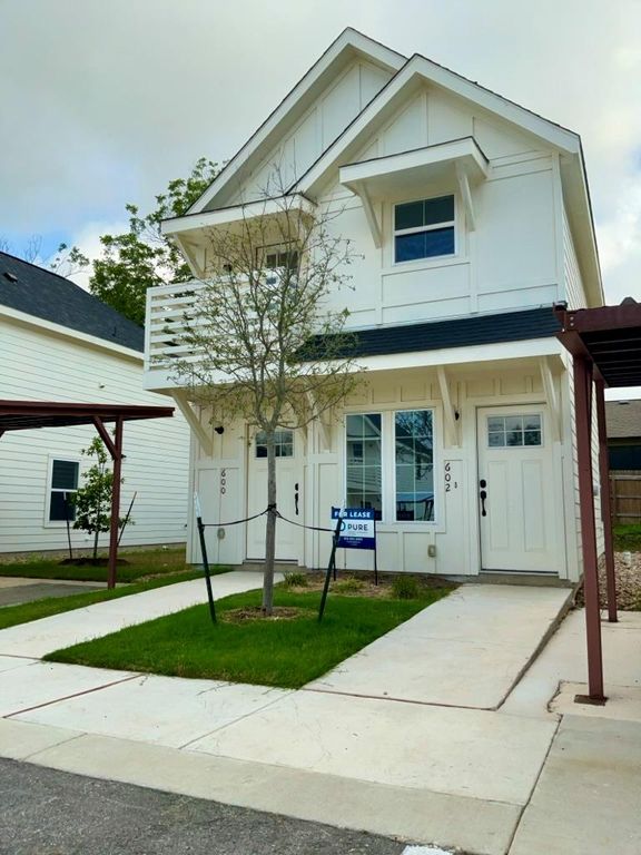 2002 W 2nd ST 602, Taylor, TX 76574