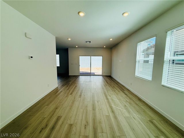 8388 Caldera Hills Avenue, Las Vegas, NV 89147